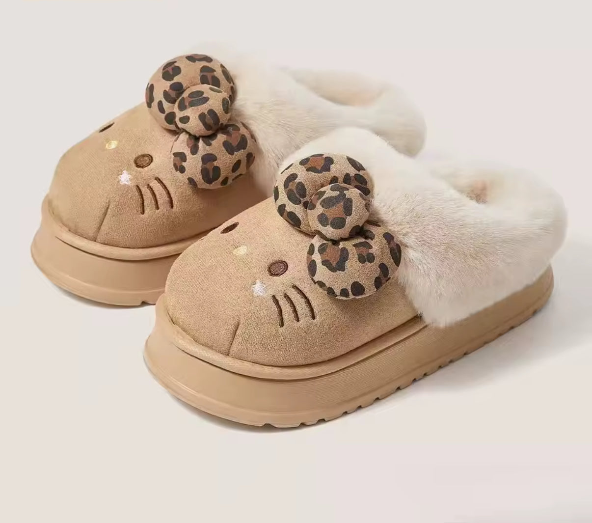 Chaussons Hello Kitty 🐱👣 – Douillets & Adorables 💖